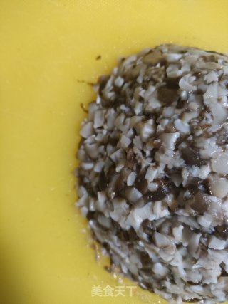 家常炸酱面的做法步骤：1