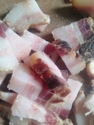腊肉炒茶树的做法步骤：1