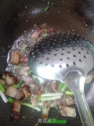 腊肉炒茶树的做法步骤：5