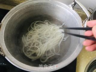 酱拌米粉的做法步骤：3