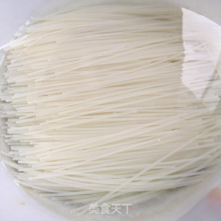 青菜瘦肉汤粉的做法步骤：2
