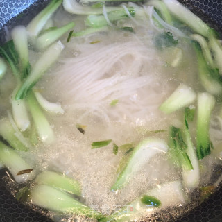 青菜瘦肉汤粉的做法步骤：7