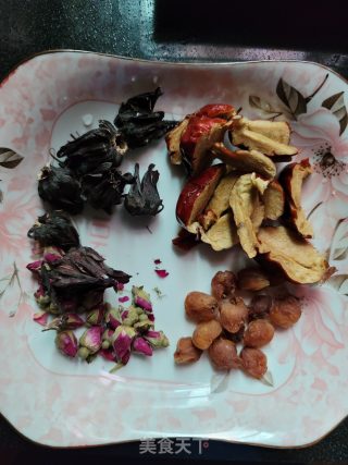 洛神花桂圆红枣茶的做法步骤：1