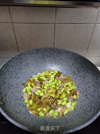 酸菜烧毛豆的做法步骤：7