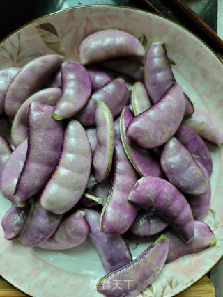 清炒紫扁豆的做法步骤：1