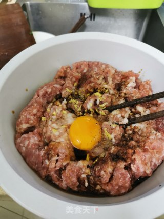 韭菜肉馄饨的做法步骤：1