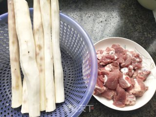 山药排骨汤的做法步骤：1
