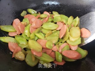 莴笋炒火腿肠的做法步骤：6