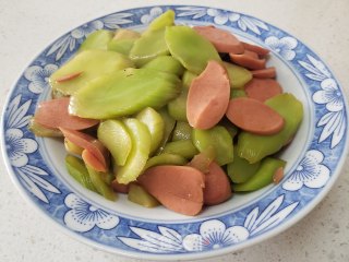 莴笋炒火腿肠的做法步骤：7