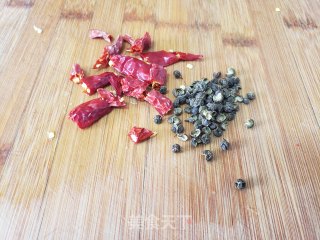 莙荙菜杆拌粉丝的做法步骤：4