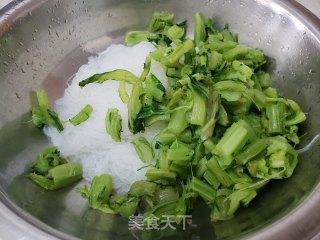 莙荙菜杆拌粉丝的做法步骤：6