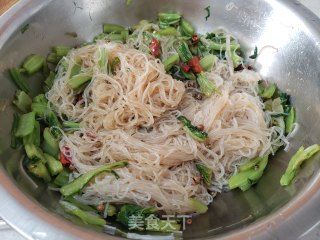莙荙菜杆拌粉丝的做法步骤：8