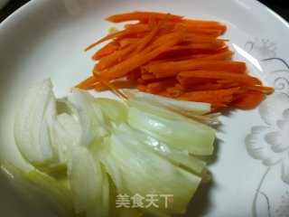 肉末圆白菜炒饼丝的做法步骤：3