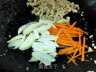 肉末圆白菜炒饼丝的做法步骤：9