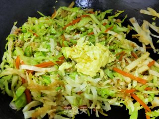肉末圆白菜炒饼丝的做法步骤：16