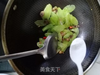 莴笋炒肉渣的做法步骤：7