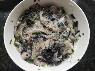 紫菜虾饼的做法步骤：3