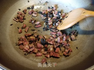 橄榄菜腊肠炒豆角粒的做法步骤：4
