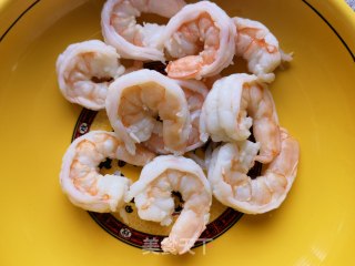 荷兰豆木耳炒虾仁的做法步骤：6