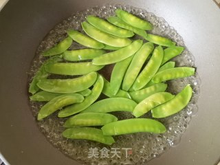 荷兰豆木耳炒虾仁的做法步骤：9
