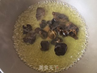 荷兰豆木耳炒虾仁的做法步骤：10