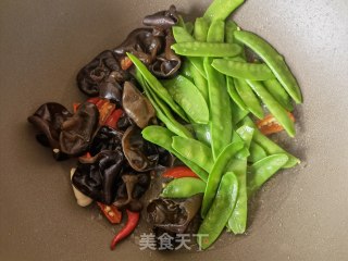 荷兰豆木耳炒虾仁的做法步骤：12