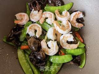 荷兰豆木耳炒虾仁的做法步骤：15