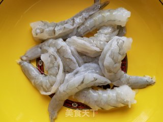 西葫芦炒虾仁的做法步骤：2