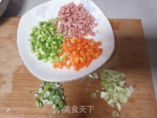 蛋炒饭的做法步骤：1
