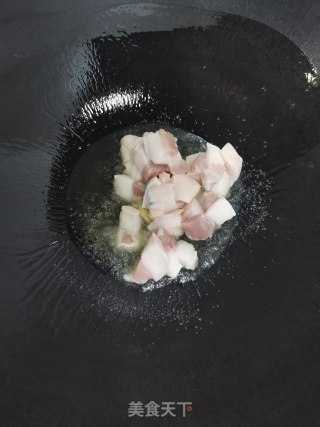 春笋烧肉的做法步骤：1