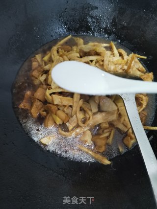 春笋烧肉的做法步骤：6