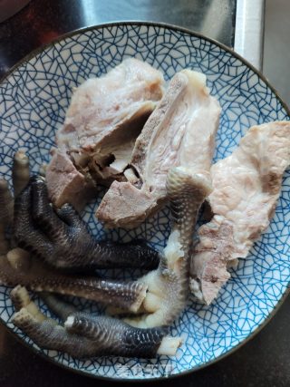 土茯苓煲排骨鸡脚汤的做法步骤：4