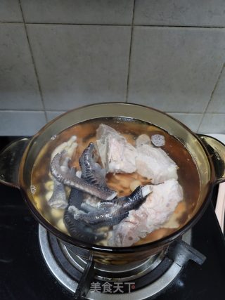 土茯苓煲排骨鸡脚汤的做法步骤：5