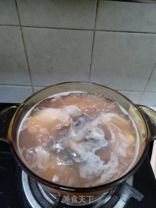 土茯苓煲排骨鸡脚汤的做法步骤：6