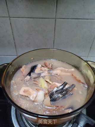 土茯苓煲排骨鸡脚汤的做法步骤：7
