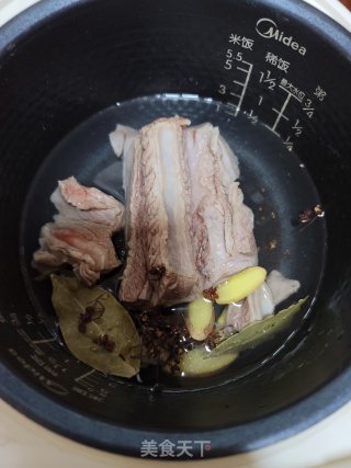 白切牛腩的做法步骤：4
