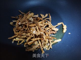 油炸盐辣椒的做法步骤：1