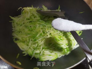 素炒西葫芦的做法步骤：3