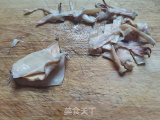 墨鱼炖肉的做法步骤：2