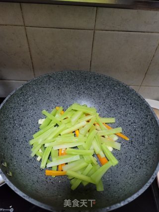 清炒莴笋胡萝卜的做法步骤：4