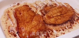 馋哭隔壁家小孩的照烧鸡排三明治的做法步骤：1