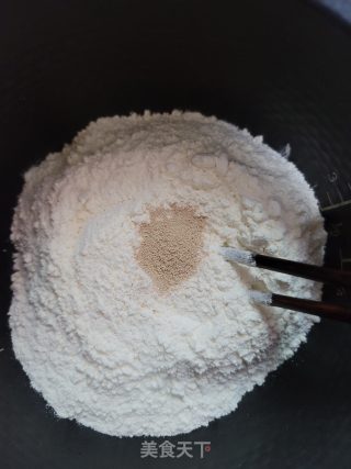 鲜肉酸菜煎包的做法步骤：1