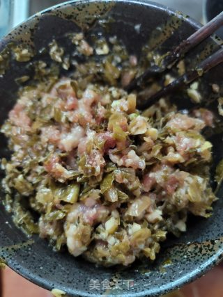 鲜肉酸菜煎包的做法步骤：6