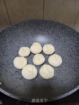 鲜肉酸菜煎包的做法步骤：13
