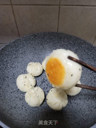 鲜肉酸菜煎包的做法步骤：17