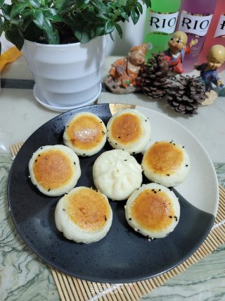 鲜肉酸菜煎包的做法步骤：18