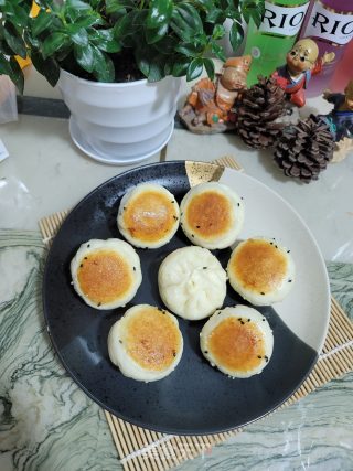 鲜肉酸菜煎包的做法步骤：19