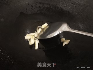 清炒油麦菜的做法步骤：3