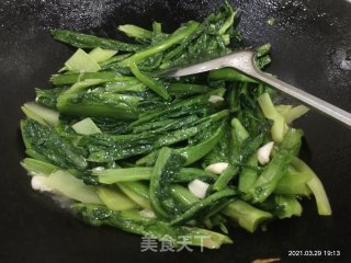 清炒油麦菜的做法步骤：4