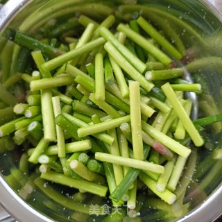 蒜苔炒虾仁的做法步骤：4